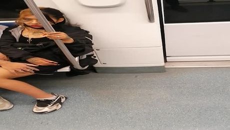 Latina without face mask in subway