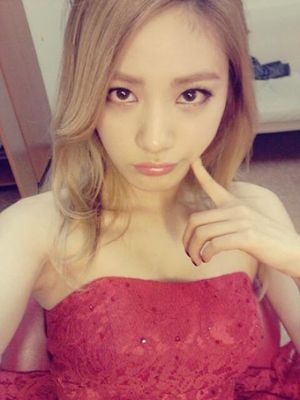 Im Jin-ah (Nana) - Kpop - Red dress 2