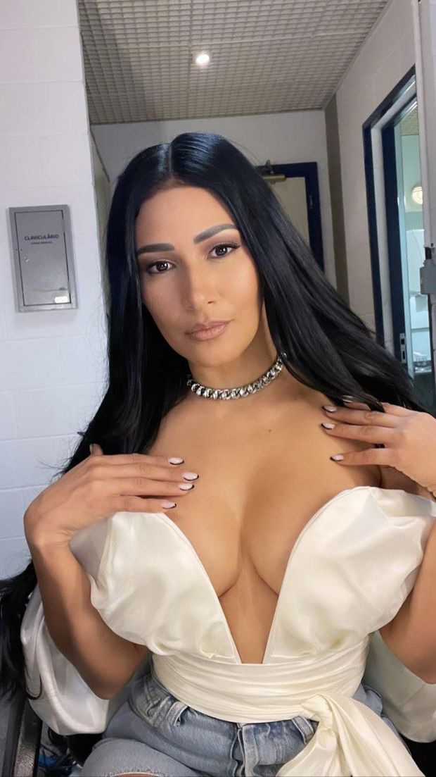 big tits brunette