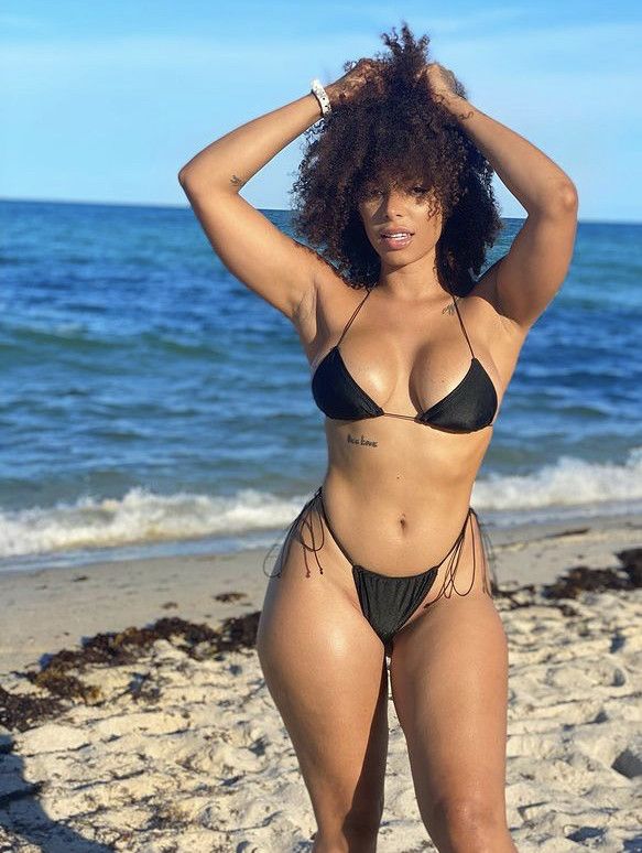 Gorgeous ebony queen at the beach