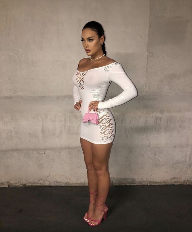 Skinny bimbo