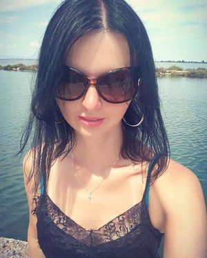 Nice MILF lady. ❤️