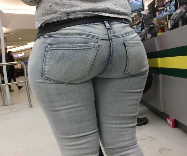 TIGHT JEANS BIG ASS LATINA