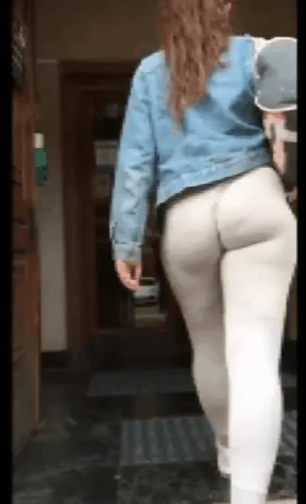 phat ass teen jiggle