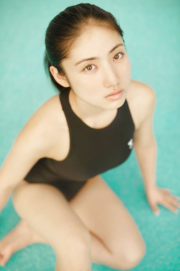 Japanese gravure idol Saaya Irie pretty face and brown eyes