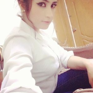 Qandeel know how to take selfies well.