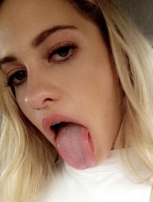 Hottie tongue out