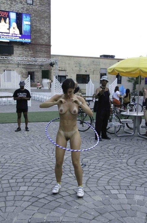 Public nude with hula hoop .. ❤️
