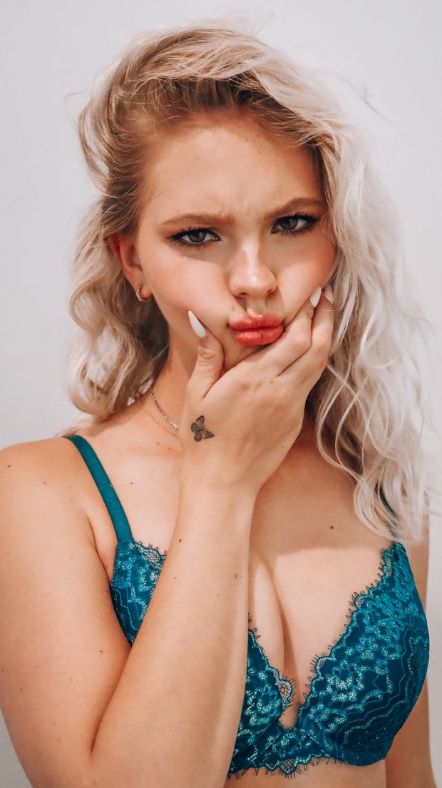 Jordyn Jones bra