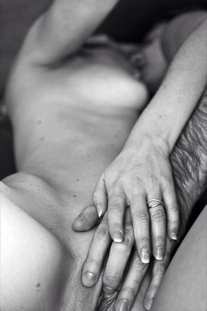 Sensual kissing and pussy fingering