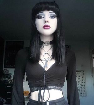 Hot Amateur Goth Babe