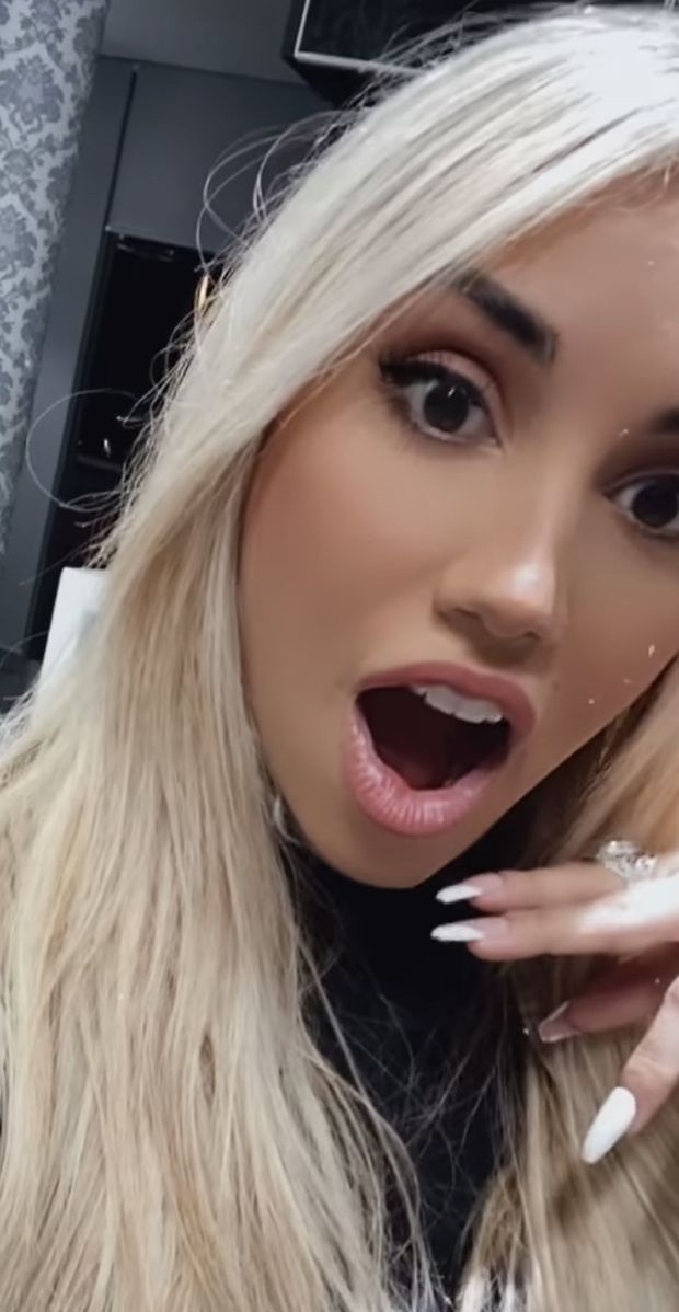 Hot blonde mouth open