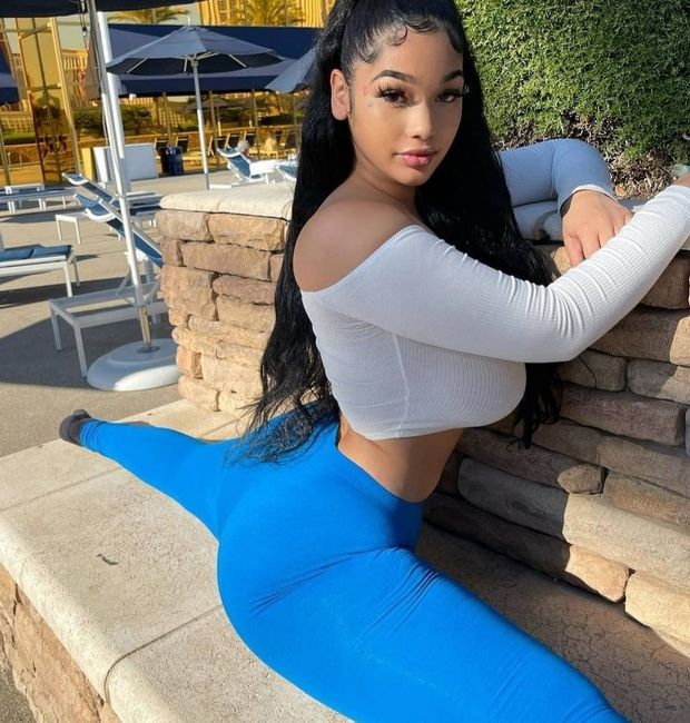 Lexie splits blue pants