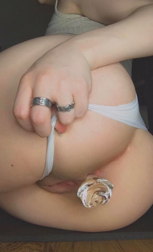 Glass plug