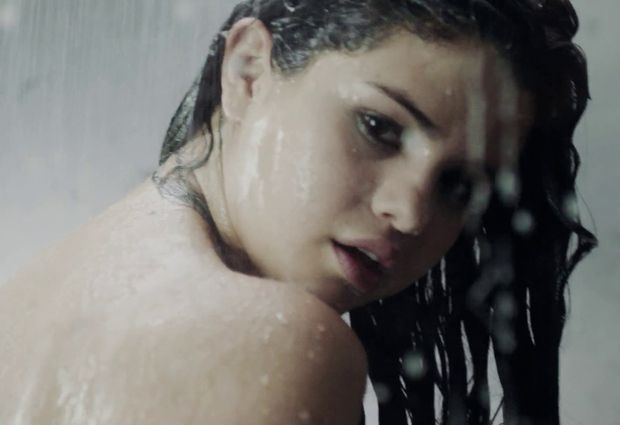 Selena gets wet