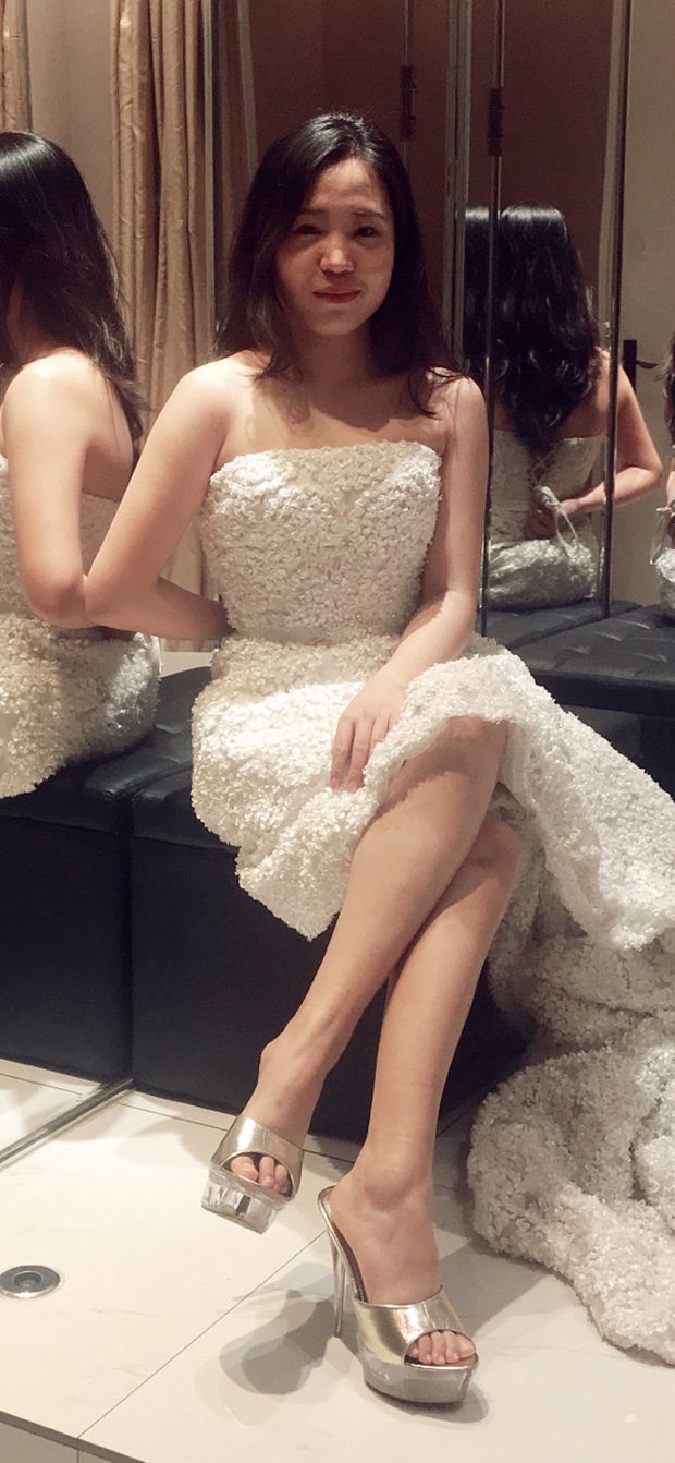 Who want to take my leg.  Take off my heels and fuck me?