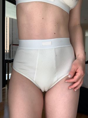 Onlywedgiez showing her new granny panty