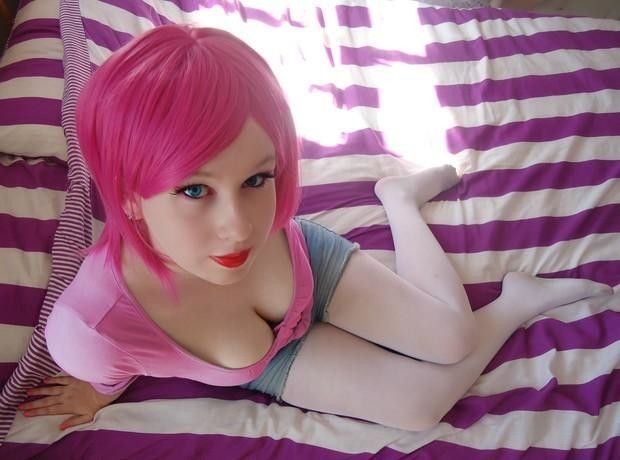Pink haired babe laying on bed