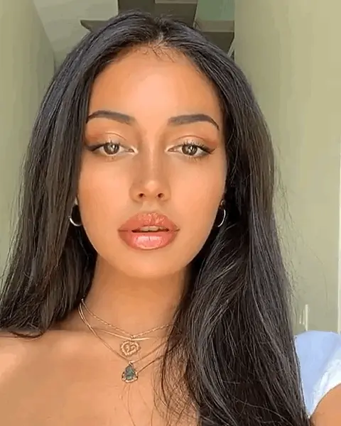 Cindy Kimberly Reveals Her Secret to Glossy Lips