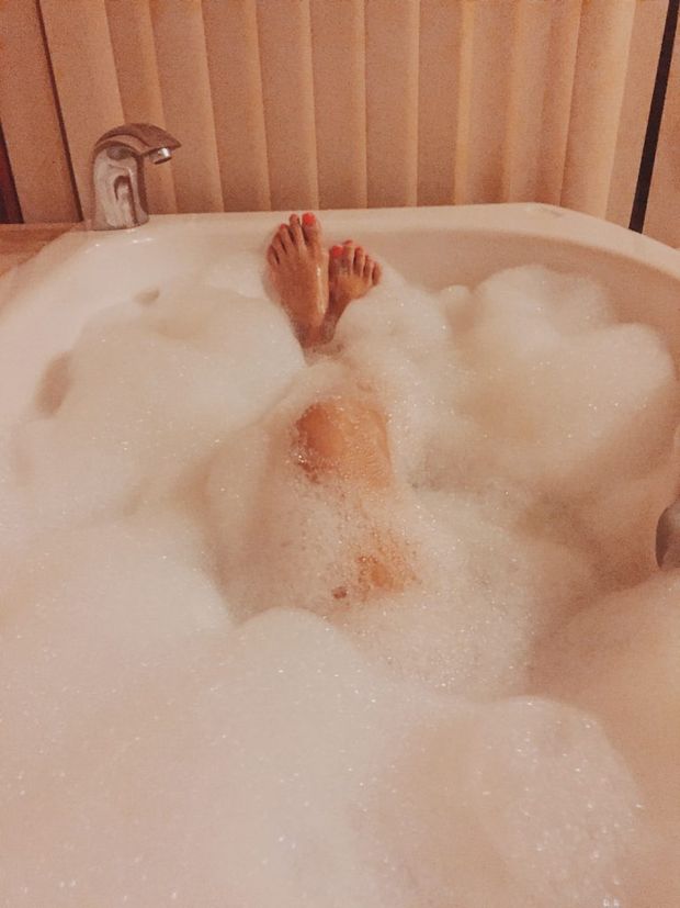 Marla gives tips on giving your lover a sensual bath, Dylan shares his cunnilingual secrets, and D-tension reviews an adult movie.