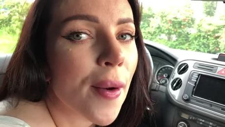 She blow him in her car