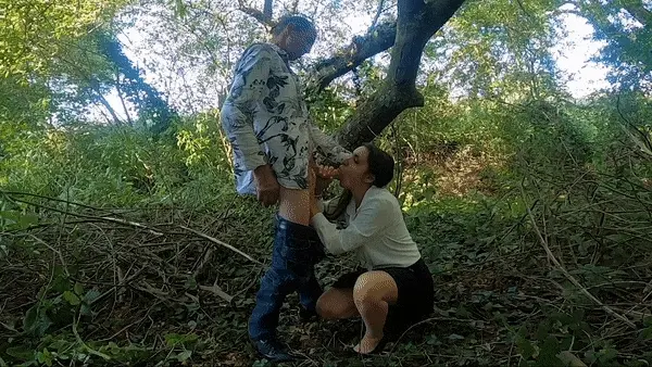Can't resist sucking that big dick