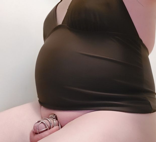 Smooth chubby sissy who likes to dress-up and play.