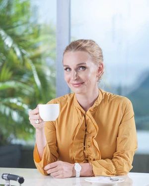 Nice mature woman. ❤️