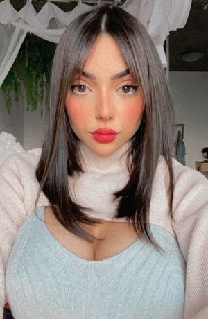 Nyvi Estephan ❤️ Photo #9