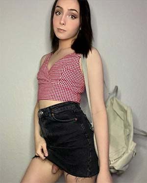 Shy 21 years old tranny lady in Houston Texas looking to date and hook up