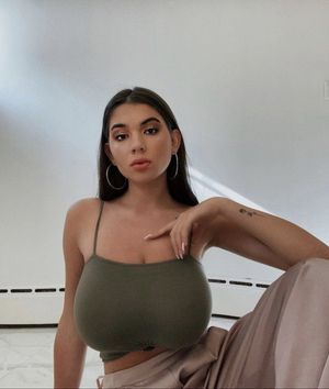 Huge Tits with those eyes