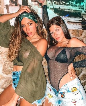 Anitta ❤️ Photo #32 ft. Laryssa Bottino