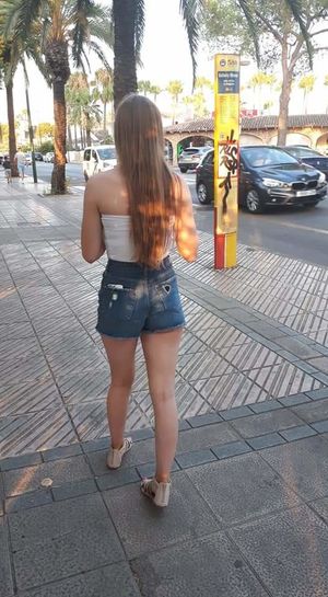 candid ass on the street