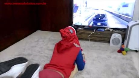 TIO BRENO COMENDO O SOBRINHO