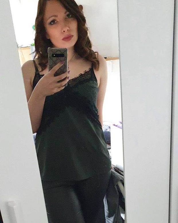 mirror selfie in black