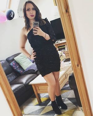 black dress selfie