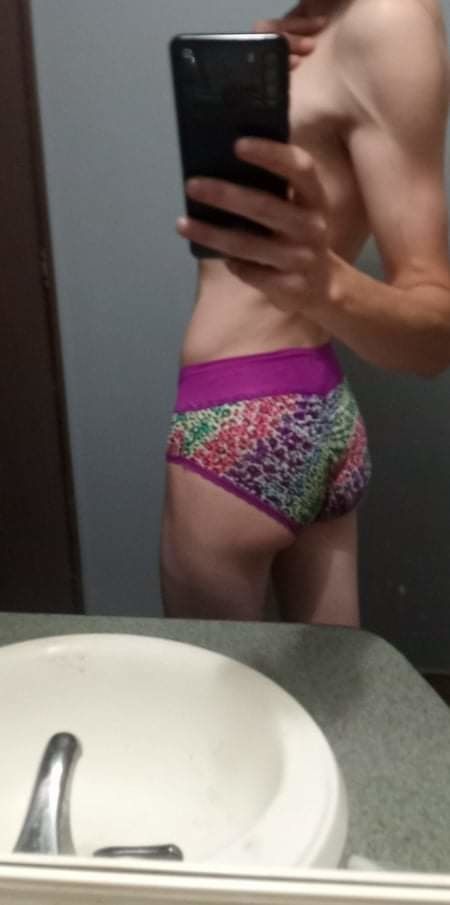 Come smack this petite ass