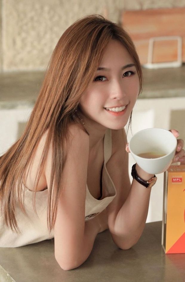 Nude apron