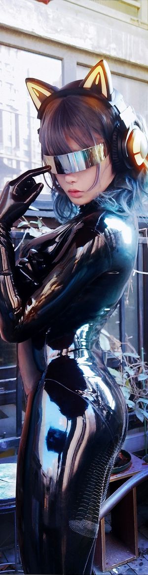 Asian-latex fetish-latex