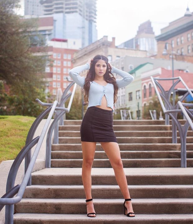stunning teen in tight skirt