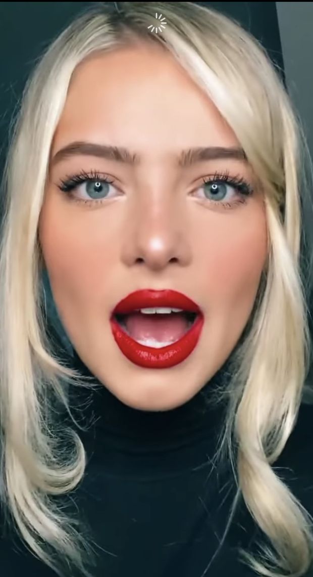 Hot Blonde Face