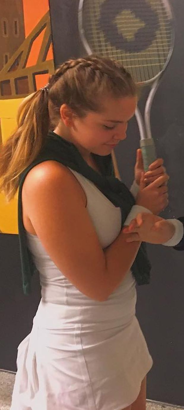 Bella tennis outfit