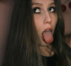 babe tongue out