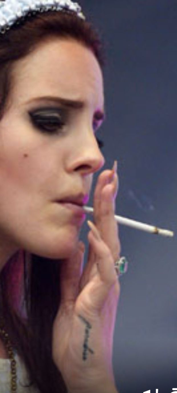 Lana Del Rey smoking Capri 120s