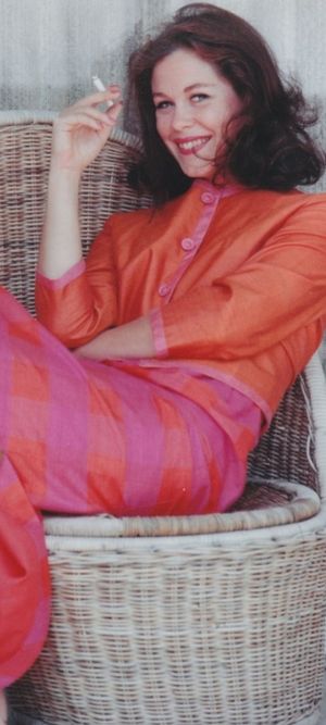 Elizabeth Montgomery smoking❤