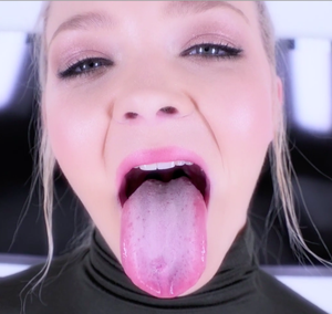 hottie w tongue out