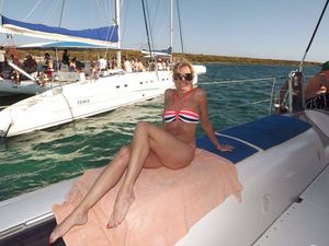 Bellas mom legs boat