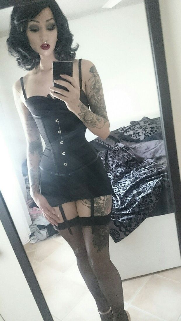 goth mirror selfie