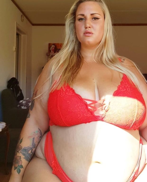 Chubby Blonde In Red Bra & Panties