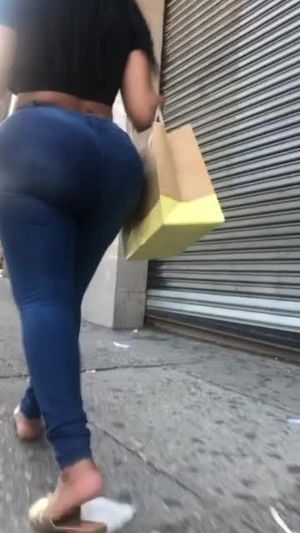 TIGHT JEANS BIG ASS LATINA